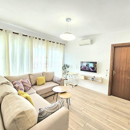 Cozy 1 Bedroom Apartment Near Parks, Cafes & Restaurants Тирана Екстер'єр фото