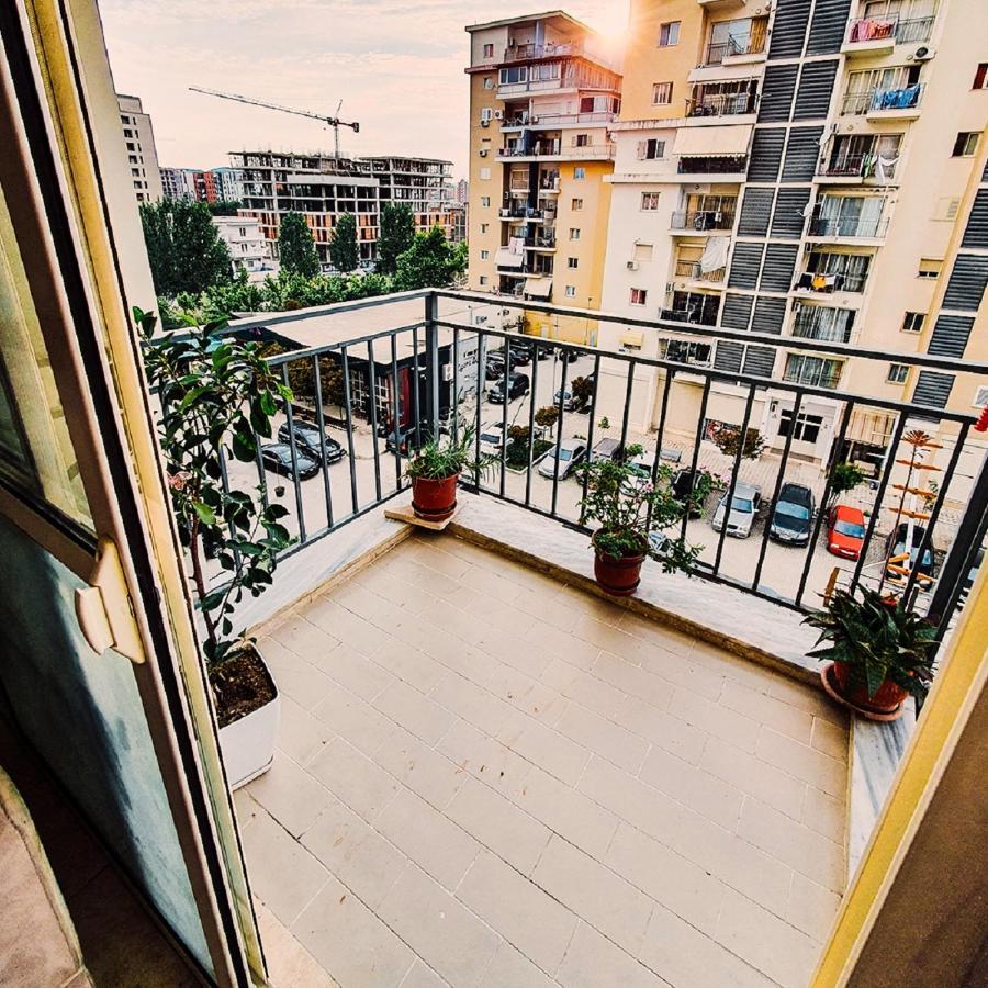 Cozy 1 Bedroom Apartment Near Parks, Cafes & Restaurants Тирана Екстер'єр фото