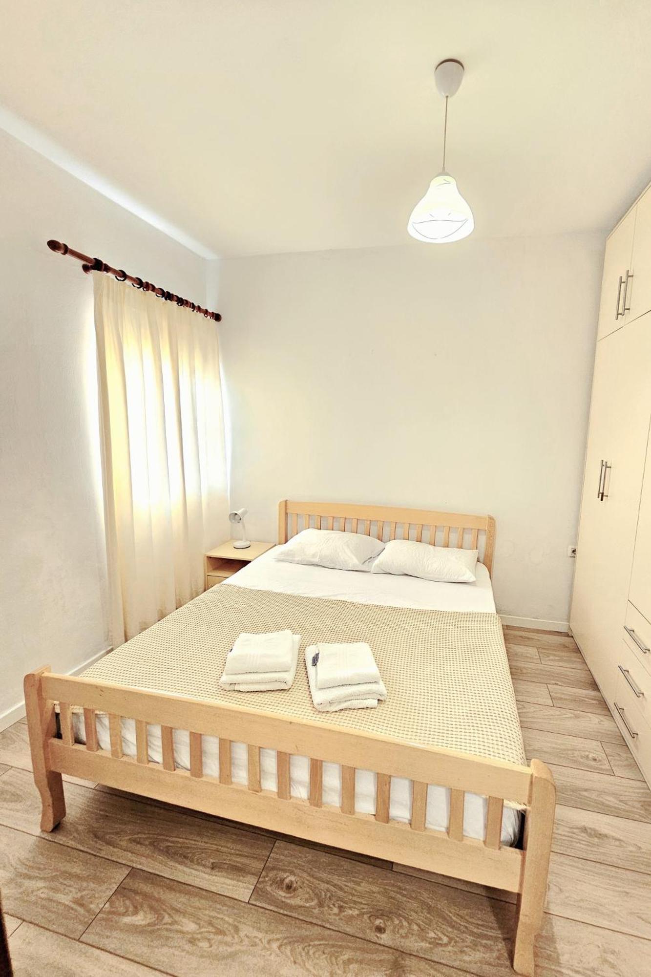 Cozy 1 Bedroom Apartment Near Parks, Cafes & Restaurants Тирана Екстер'єр фото