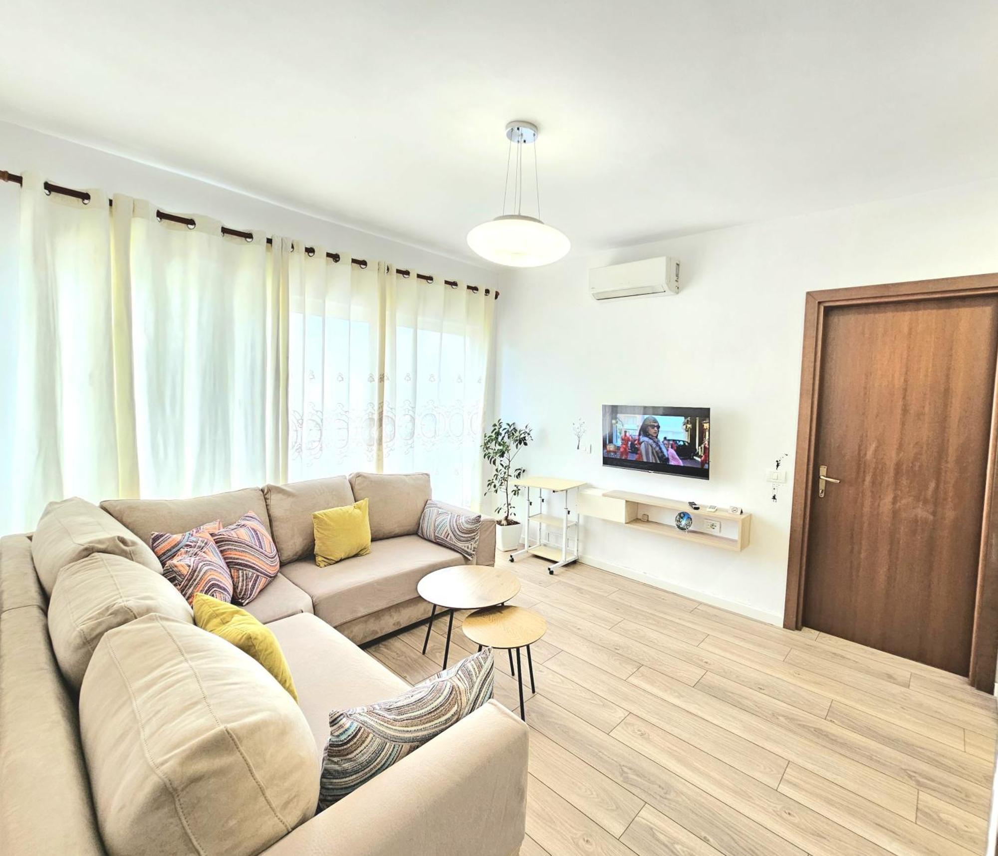 Cozy 1 Bedroom Apartment Near Parks, Cafes & Restaurants Тирана Екстер'єр фото