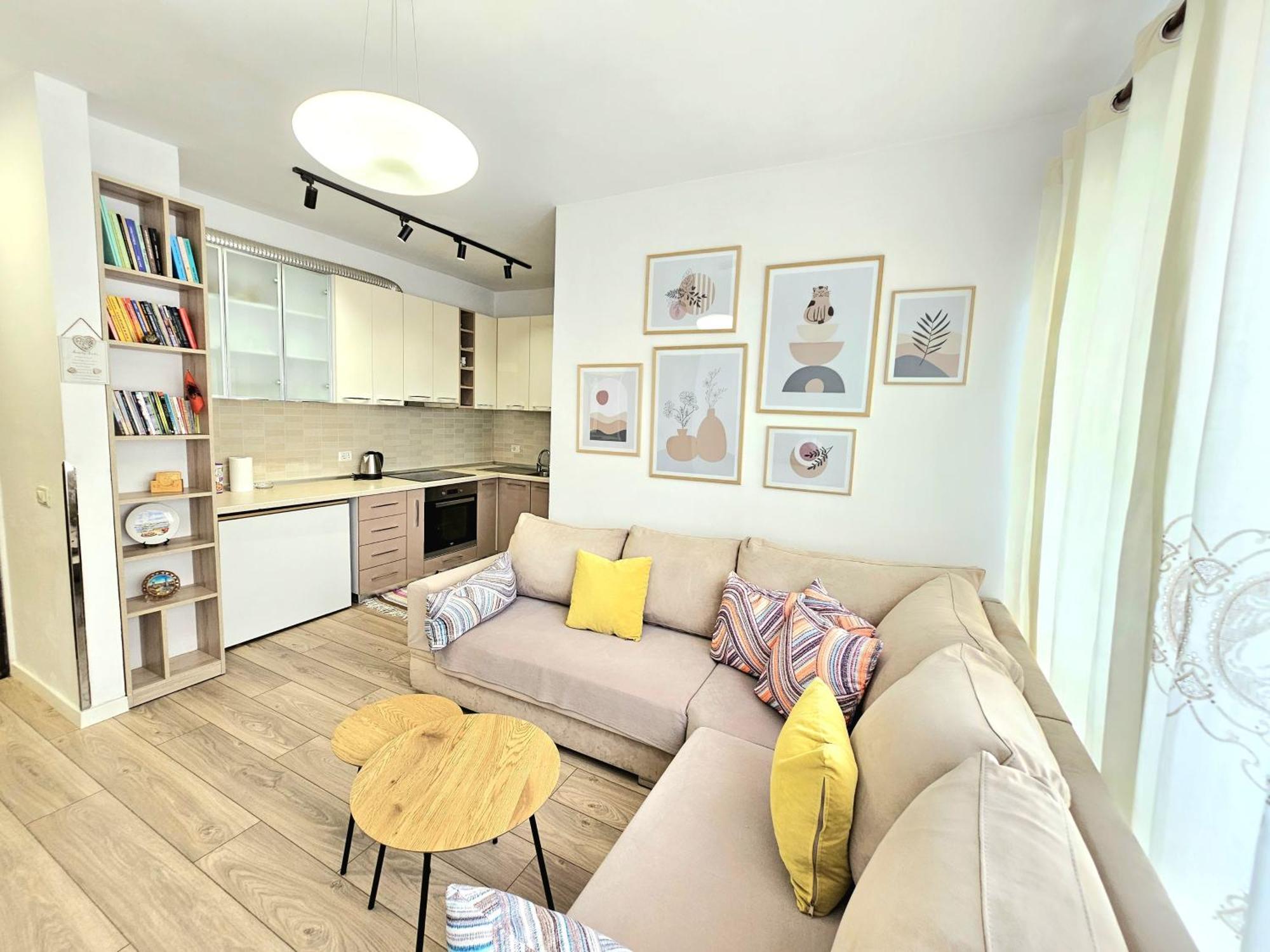 Cozy 1 Bedroom Apartment Near Parks, Cafes & Restaurants Тирана Екстер'єр фото
